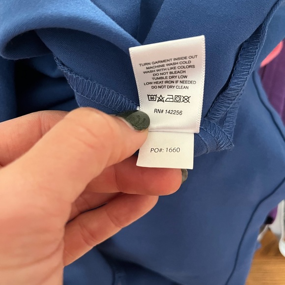 FIGS Limited Edition Caterina One Pocket Scrub Top in Denim. Size Small. - Picture 8 of 9